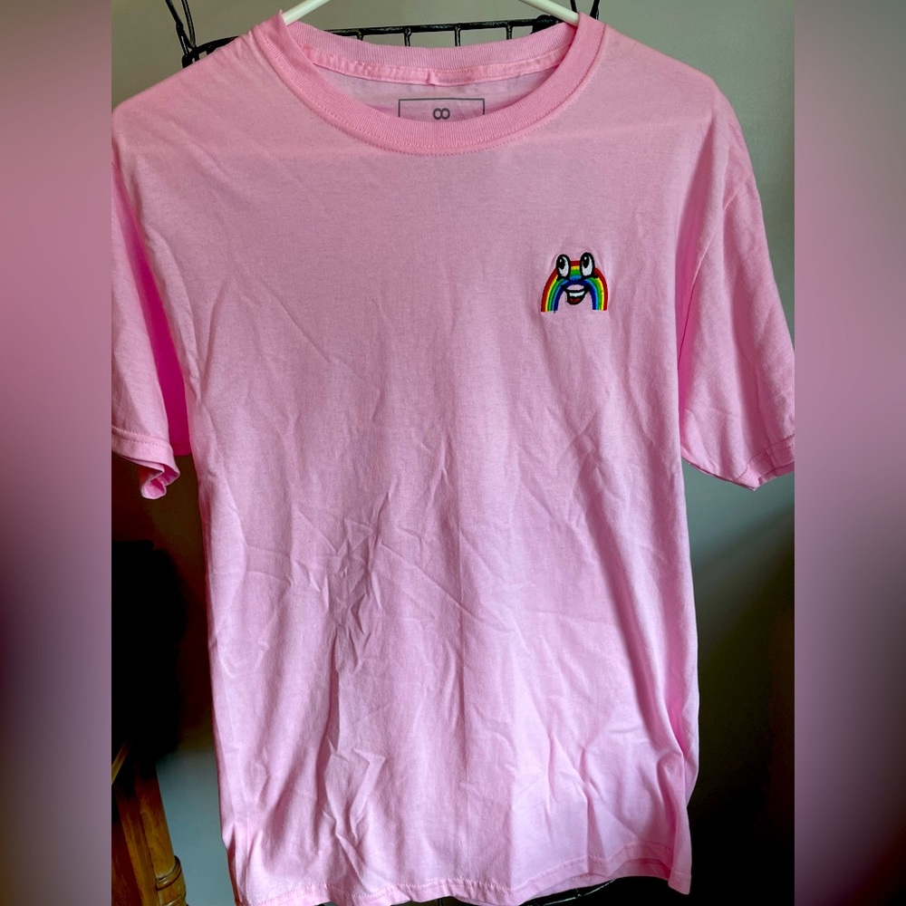 Red Eight Men’s Pink Tshirt Happy Rainbow Size Small
